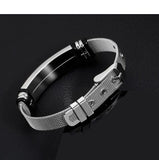 Luffy series of simple cool bracelet, made of titanium steel, wear for a long time is not easy to deformation, classic style and beautiful trend bracelet.